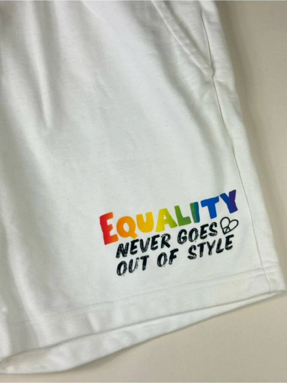 Levi’s Equality Never Goes Out of Style White Sweat Shorts Men’s Large